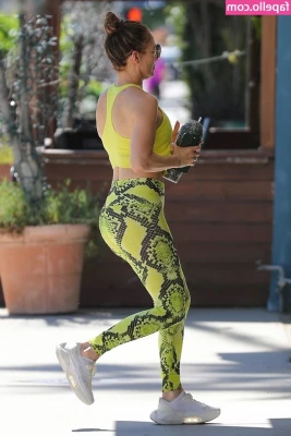 Jennifer Lopez [ jennifer-lopez ] - Suck my nipple