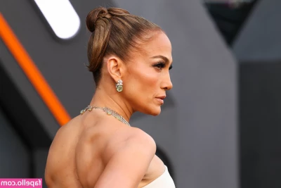 Jennifer Lopez [ jennifer-lopez ] - Sights you might get after a nap together 😇🥰