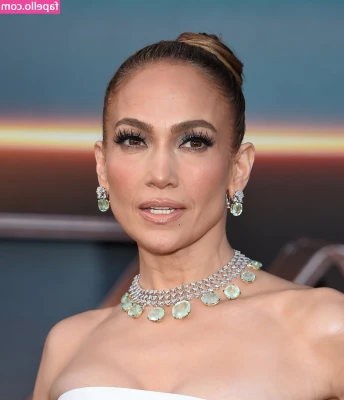 Jennifer Lopez [ jennifer-lopez ] - Qui mi masturbo