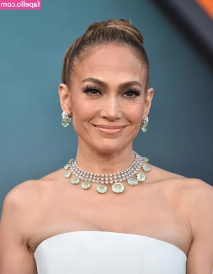 Jennifer Lopez [ jennifer-lopez ] - FLAWLESS BRUNETTE TRU KAIT DRAINS COCK🥵   💞@trukait💞