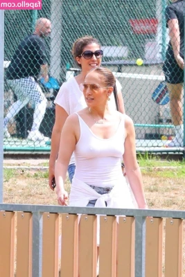 Jennifer Lopez [ jennifer-lopez ] - Take me on a date, honey...I want to hear your fantasies about