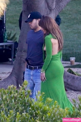 Jennifer Lopez [ jennifer-lopez ] - Happy Monday   Life is full of curves  Make an ass cheek one of them