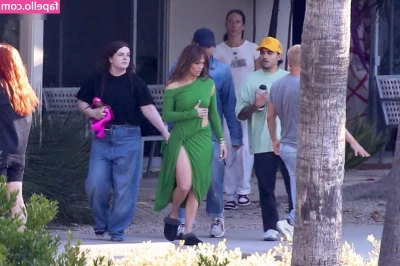 Jennifer Lopez [ jennifer-lopez ] - Thinking of you everywhere   swipe