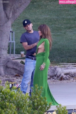Jennifer Lopez [ jennifer-lopez ] - Feeling like a bit of fun and going live in a little bit  Anyone out