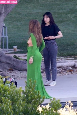 Jennifer Lopez [ jennifer-lopez ] - Me encanta esta blusa