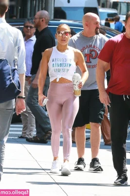 Jennifer Lopez [ jennifer-lopez ] - I have time for customs tonight dm me