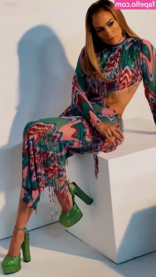 Jennifer Lopez [ jennifer-lopez ] - Just me playing video games