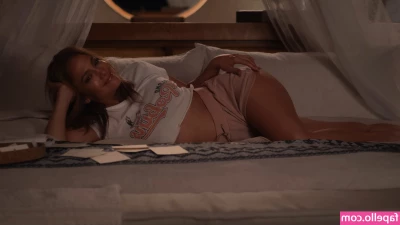 Jennifer Lopez [ jennifer-lopez ] - Do you like my new bed sheets? 😂