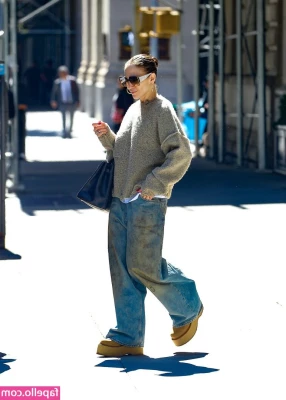 Jennifer Lopez [ jennifer-lopez ] - Cosa scegli prima tra me e la borsa?🤫