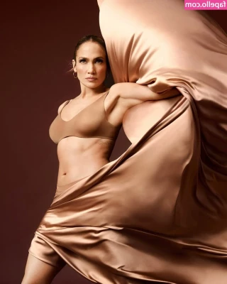 Jennifer Lopez [ jennifer-lopez ] - Everyone loves Titties