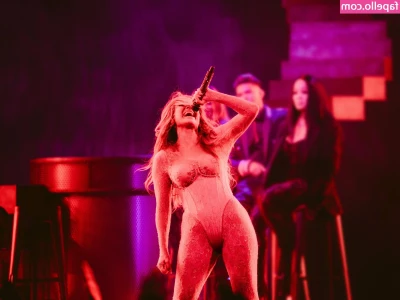 Jennifer Lopez [ jennifer-lopez ] - Hand goes up to squeeze... ♥