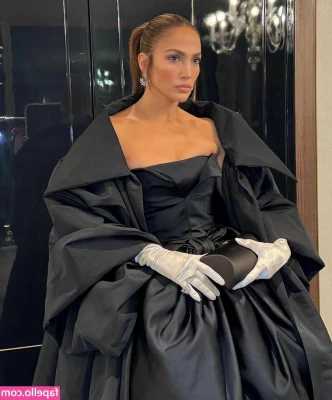 Jennifer Lopez [ jennifer-lopez ] - My sexy guys😋 How is the middle of week?) Do you think i should