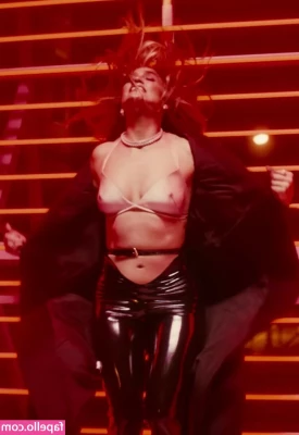 Jennifer Lopez [ jennifer-lopez ] - Mirror Mirror on the wall.. 💋
