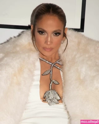 Jennifer Lopez [ jennifer-lopez ] - How delicious is the hot shower💦🔥