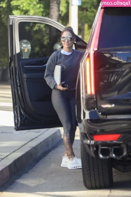 Jennifer Lopez [ jennifer-lopez ] - Looking for something a bit special