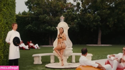 Jennifer Lopez [ jennifer-lopez ] - Soaking in the sunshine   My huge soles soaked up that sun  Makes up