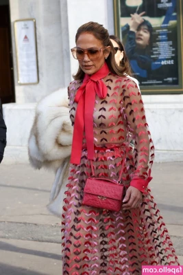 Jennifer Lopez [ jennifer-lopez ] - What a hot Christmas 🥵😈 Passando calor nesse Natal🔥