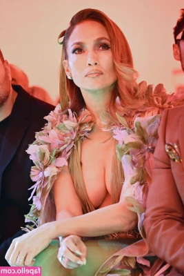 Jennifer Lopez [ jennifer-lopez ] - cum play with my pussy baby