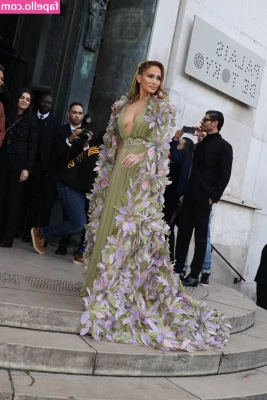 Jennifer Lopez [ jennifer-lopez ] - Happy Sunday everyone  What s the plans for today