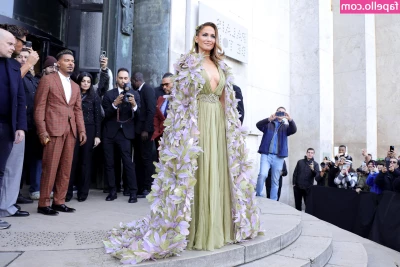 Jennifer Lopez [ jennifer-lopez ] - Alone time