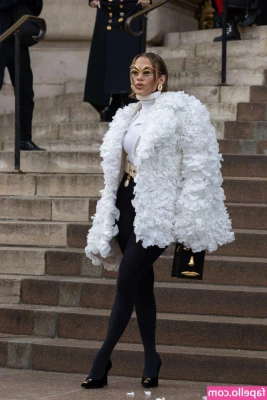 Jennifer Lopez [ jennifer-lopez ] - All yours if you unlock my bundles and talk to me nice today 😈