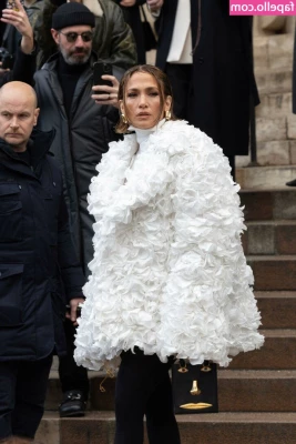 Jennifer Lopez [ jennifer-lopez ] - This episode of Sailor Moon you still didn't watch 😝