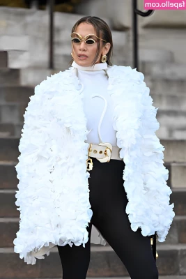 Jennifer Lopez [ jennifer-lopez ] - Wasnt fully hard but its still long right