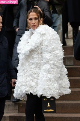 Jennifer Lopez [ jennifer-lopez ] - Dang it, forgot my bra again 😏