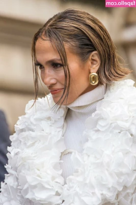 Jennifer Lopez [ jennifer-lopez ] - Rebill subs are getting something SUPER special this weekend  make