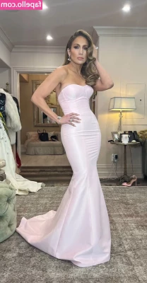 Jennifer Lopez [ jennifer-lopez ] - using the force to jerk you off 🛸
