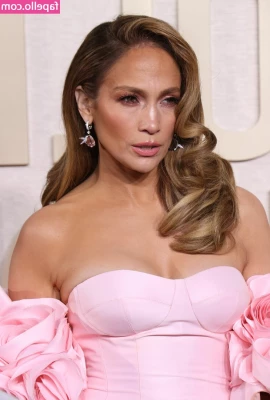 Jennifer Lopez [ jennifer-lopez ] - Big stuffed belly full of Burger King   Someone come rub my gut