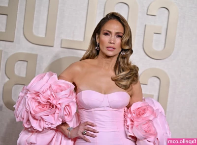 Jennifer Lopez [ jennifer-lopez ] - am i sitting on your face or your dick first?