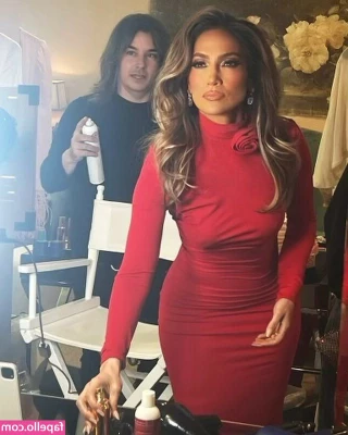 Jennifer Lopez [ jennifer-lopez ] - Kissy lips and boobies