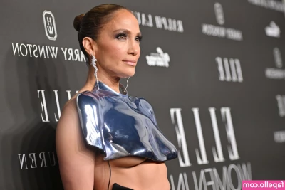 Jennifer Lopez [ jennifer-lopez ] - Vi piace come gioco con la figa e il culo😜 Se ti è piaciuto e