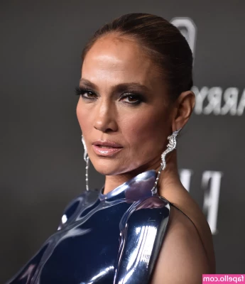 Jennifer Lopez [ jennifer-lopez ] - It's not an easy position to sleep in. But I'll try😅🥱