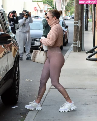 Jennifer Lopez [ jennifer-lopez ] - A little booty a day is good for you