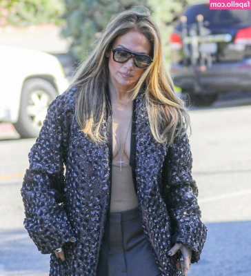 Jennifer Lopez [ jennifer-lopez ] - I’m not going to be active today. I just wanna cry. I fucking