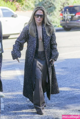 Jennifer Lopez [ jennifer-lopez ] - pretty plug baby