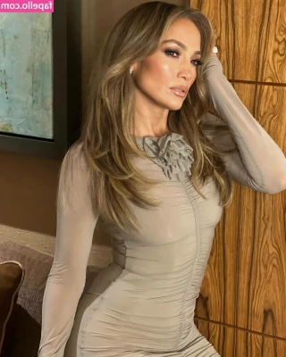 Jennifer Lopez [ jennifer-lopez ] - seeing red