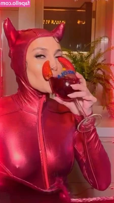 Jennifer Lopez [ jennifer-lopez ] - HALEY REED HADN T BEEN FUCKED AND BY TIME SHE CAME ROUND MINE SHE WAS