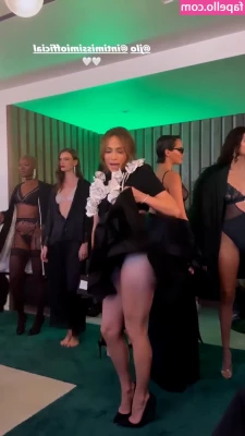 Jennifer Lopez [ jennifer-lopez ] - Very wet Christmas   https onlyfans com ladywildflower