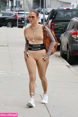 Jennifer Lopez [ jennifer-lopez ] - Shall I write your name on my body ? But where 😈