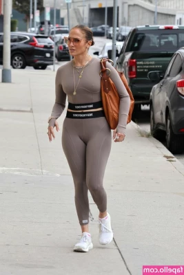 Jennifer Lopez [ jennifer-lopez ] - Feeling myself this Tuesday evening  Literally