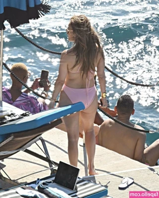Jennifer Lopez [ jennifer-lopez ] - Simply edible