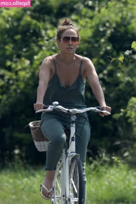 Jennifer Lopez [ jennifer-lopez ] - Good morning  It s my birthday daddy    Enjoy this morning session 