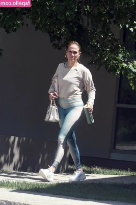 Jennifer Lopez [ jennifer-lopez ] - I love this shirt part 1