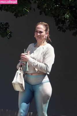 Jennifer Lopez [ jennifer-lopez ] - Happy 4th babee    Unlock to see my hand move away
