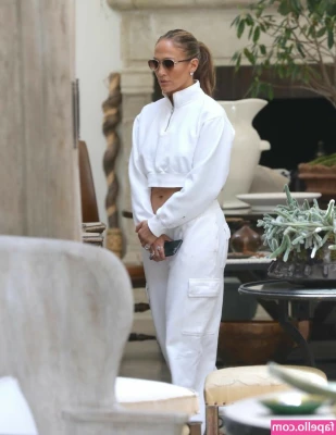 Jennifer Lopez [ jennifer-lopez ] - Welcome to your new religion