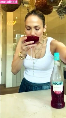 Jennifer Lopez [ jennifer-lopez ] - Mmm nothing better than just getting out of a shower