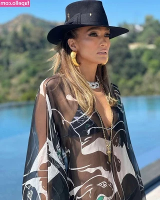Jennifer Lopez [ jennifer-lopez ] - i m now offering texting  amp  imessage games so if you re looking to